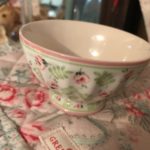 LILY PETIT WHITE FRENCH BOWL MEDIUM (1) LILY PETIT WHITE FRENCH BOWL MEDIUM (1)